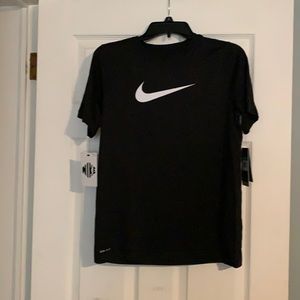 Boys new drifit Nike tee XL